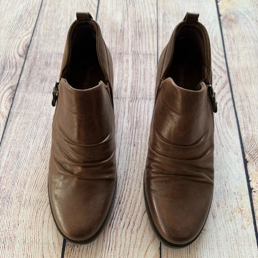 BareTraps Roper Zip Up Round Almond Toe Block Heel Brown Ankle Booties - Picture 2 of 11